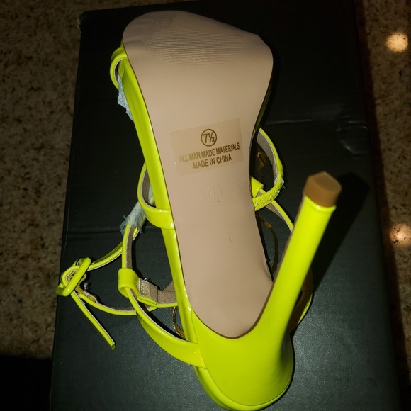 Super cute yellow heels - Picture 2 of 5